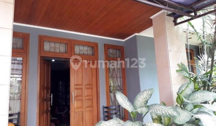 Rumah Bagus Dekat SCBD di Tulodong Bawah Jakarta Selatan