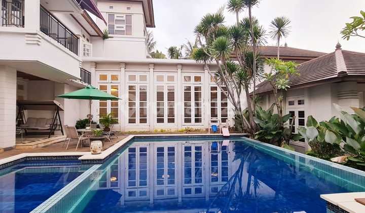 Large house, nice, spacious yard in Bintaro Jaya