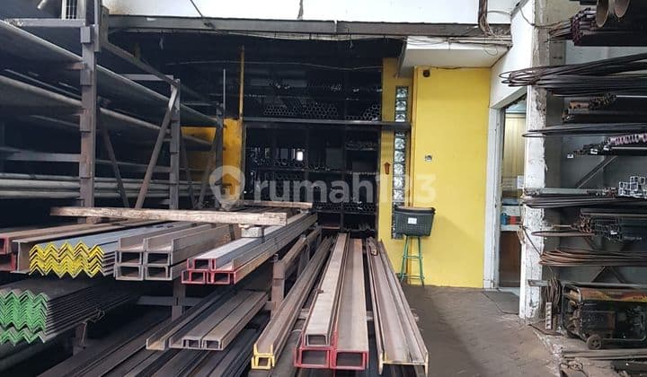 44-Meter Long Shophouse and Road-Facing Store... Strategic Location