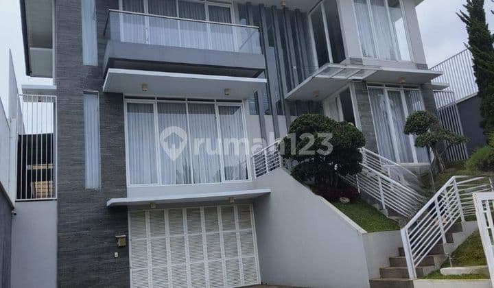 New 3-Story House with Cool Views at Dago Pakar Resort, North Bandung