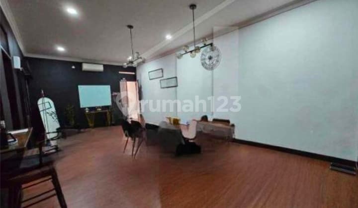 Rumah Ruang Usaha Area Riau Kota Bandung Siap Huni