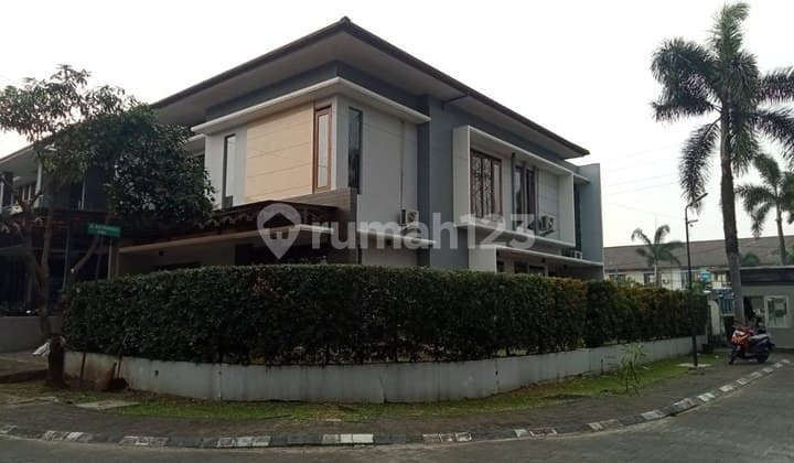 Rumah Bagus Posisi Hoek Taman Luas Komplek Batununggal Bandung