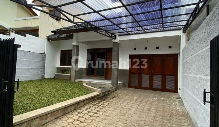 Modern Minimalist Asri House Setiabudi Bandung