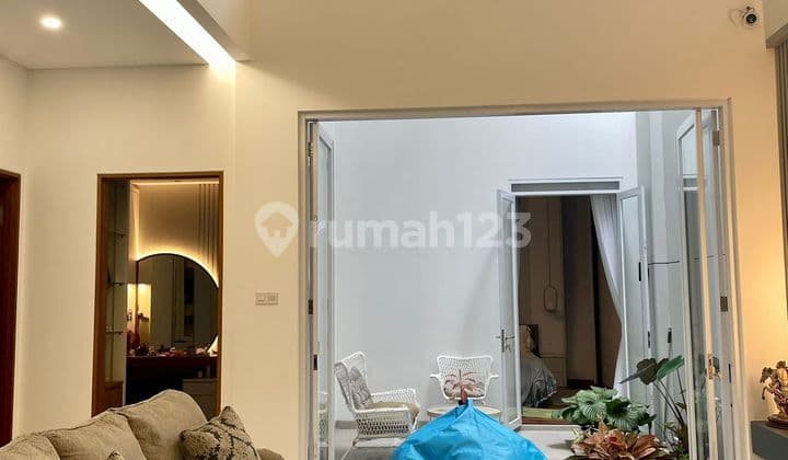 Luxury Minimalist Furnished Dago Djuanda House, Comfortable Environment.