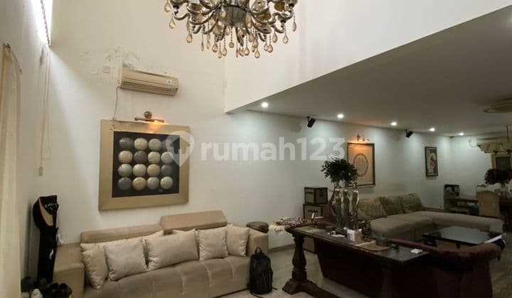 Dijual rumah Taman Brawijaya Jl. Prapanca yang siap huni,rapi dan tersedia kolam renang