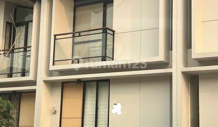 Dijual Rumah di Cendana Cove Posisi Hoek , Lippo Karawaci - Tangerang