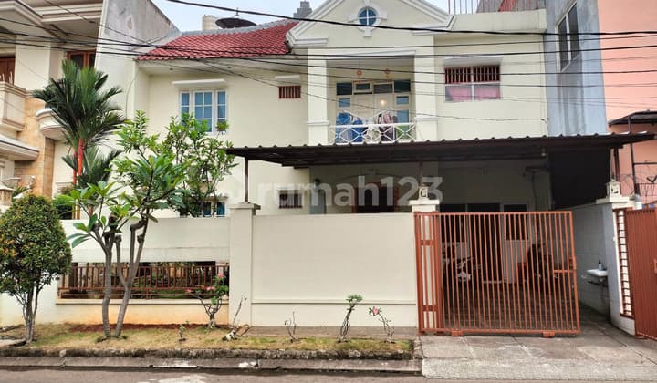 Rumah Bagus 3 Lantai di Duta Garden, Benda Tangerang