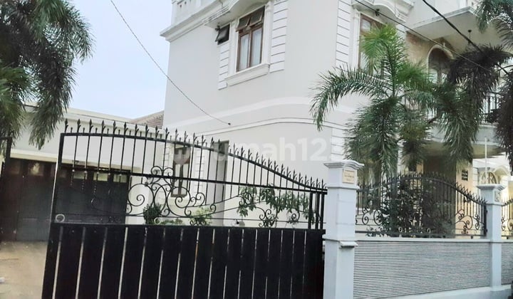 Nice House On Jl.h Saiyan, Pondok Ranji, Ciputat