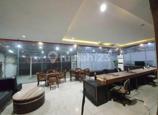 Disewa Ruang Usaha Ex Showroom Husein Sastra Negara Benda