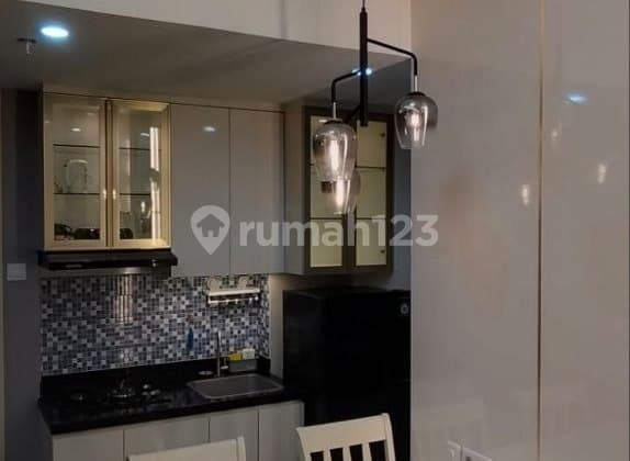 Disewakan Apartemen Amor Pakuwon City Mall Lantai 12 - Full Furnished - Corner - Baru Gres