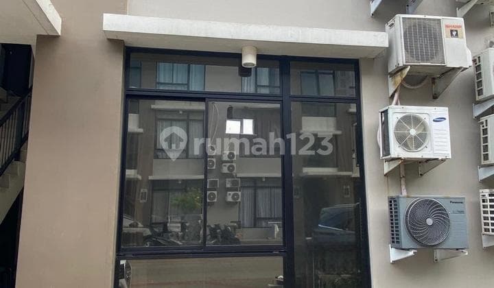 Disewa Green Royal Lantai Bawah Semi Furnish