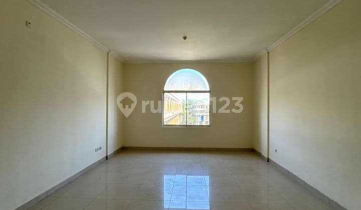 For Sale: Neat Commercial Shop Office in Trade Center, Suitable for Office