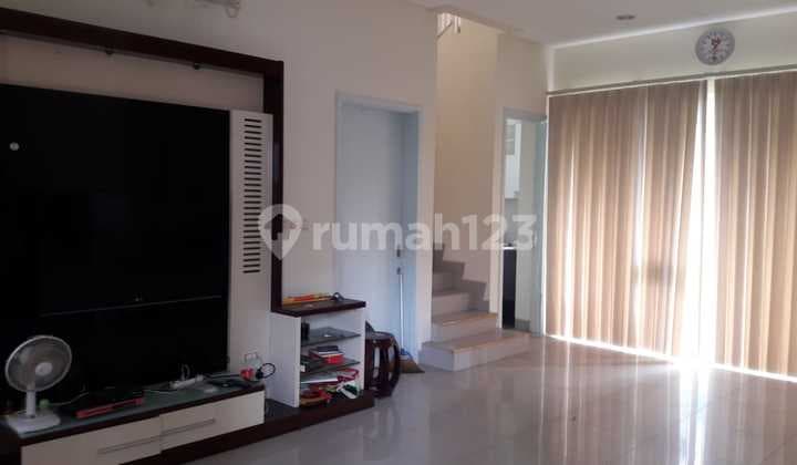 For Sale Ready-to-Occupy Latin America Boulevard House in Green Lake City