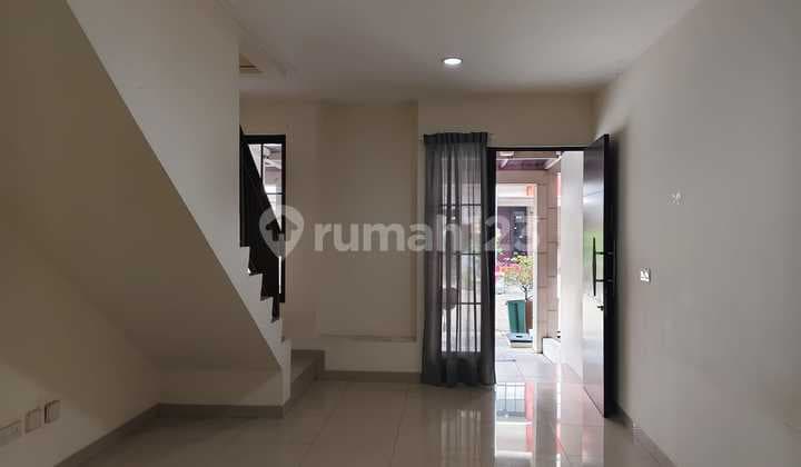 Dijual Runah Dua Lantai Siap Huni di Green Village