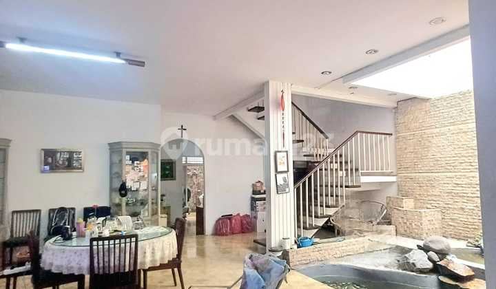 Rumah Villa Inti Kota Lokasi Mewah S Parman