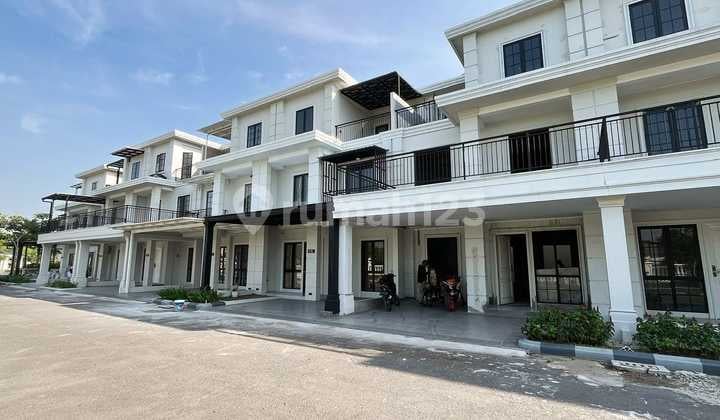 Rumah Villa Komplek Jewel Park Area Medan Polonia