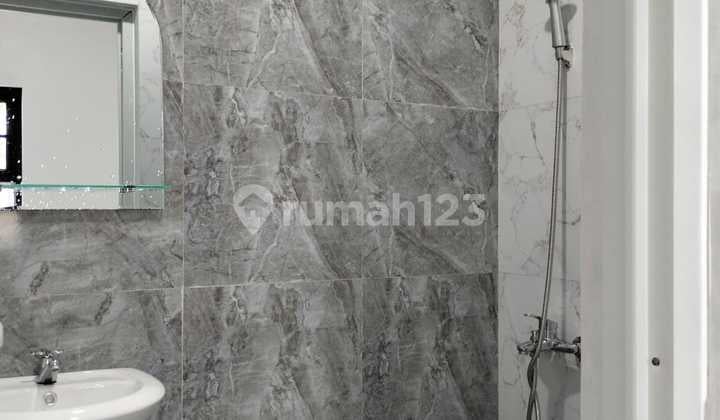 Rumah Bagus Di Lippo Cikarang , Lokasi Strategis .