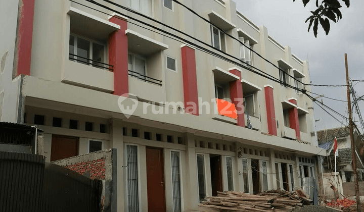 4-Unit Shophouse Row For Sale Per Unit in Daan Mogot, West Jakarta