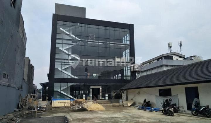 Gedung Kantor 3.500 M2 4.5 Lantai Dan Gudang 1.400 M2 Di Kebayoran Lama, Jakarta Selatan