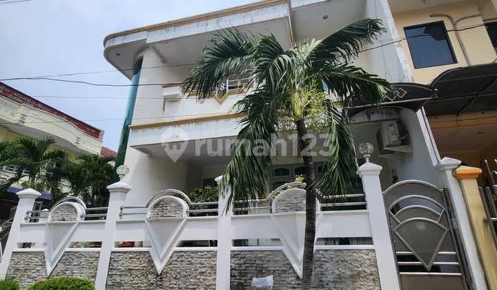 Murah Rumah Bagus 202 M2 Hoek Di Muara Karang, Jakarta Utara