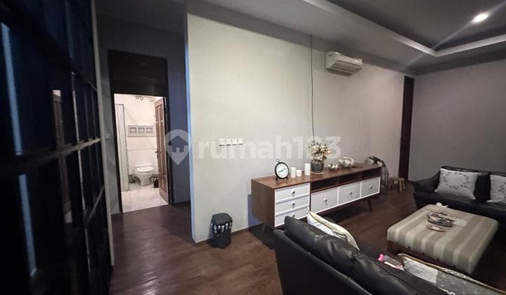 Disewakan Rumah 2 Lantai Furnished di Pluit Kencana