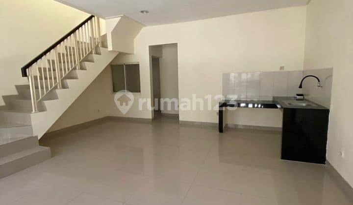 Disewakan Rumah Uk 6x12 Bagus di Volendam, PIK