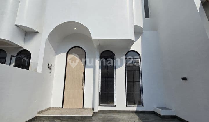 Rumah 2 Lantai Bagus SHM di Citra Garden 2, Jakarta Barat