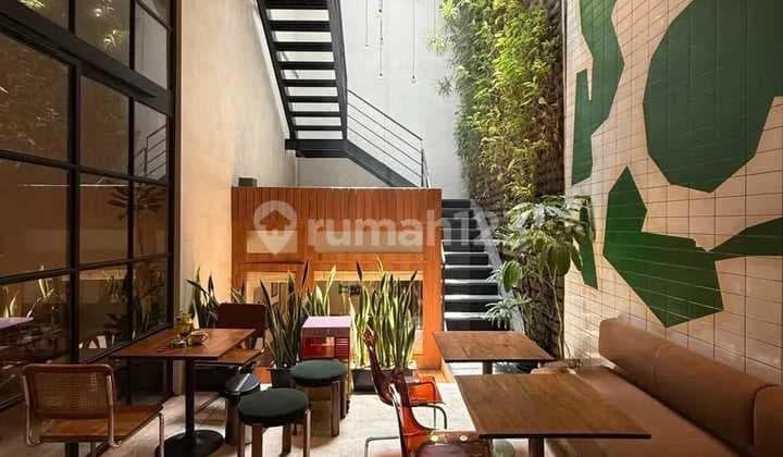 Dijual Bangunan SHM 3 Lantai di Kebayoran Baru, Jakarta Selatan
