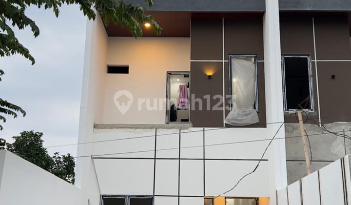 Rumah Minimalis Modern 3 Lantai Dalam Perumahan