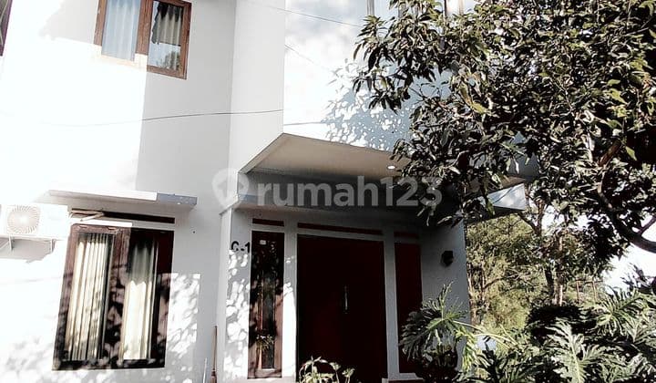 Rumah 2 Lantai Strategis Dalam Perumahan