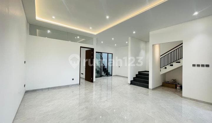 Rumah Baru 2 Lantai Dalam Komplek Setra Duta