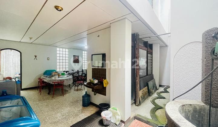 Rumah Strategis 2,5 Lantai Lokasi di Sayap Riau