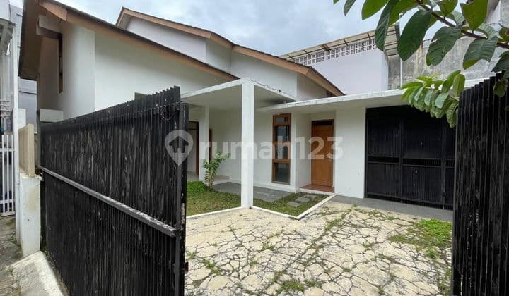 Rumah 2 Lantai Luas Area Geger Kalong Setiabudi