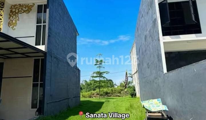 Tanah Strategis Diapit 2 Rumah Siap Huni di Sanata Village Kedungkandang Kota Malang
