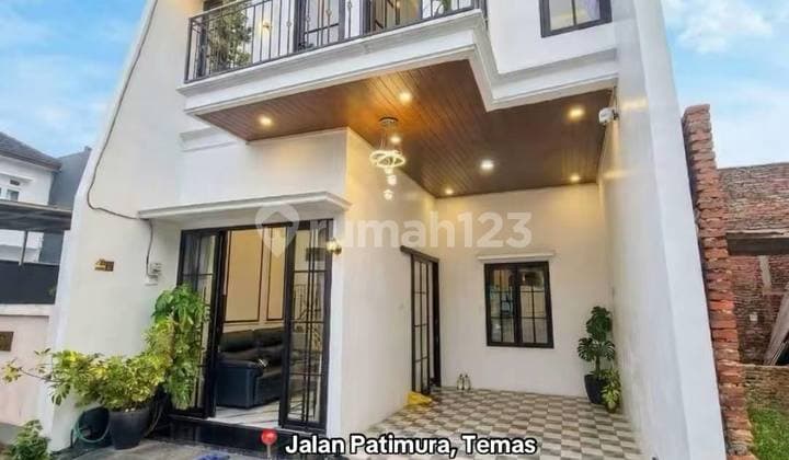 Active Modern Design Villa Ready to Occupy on Jl. Patimura, Temas, Batu City