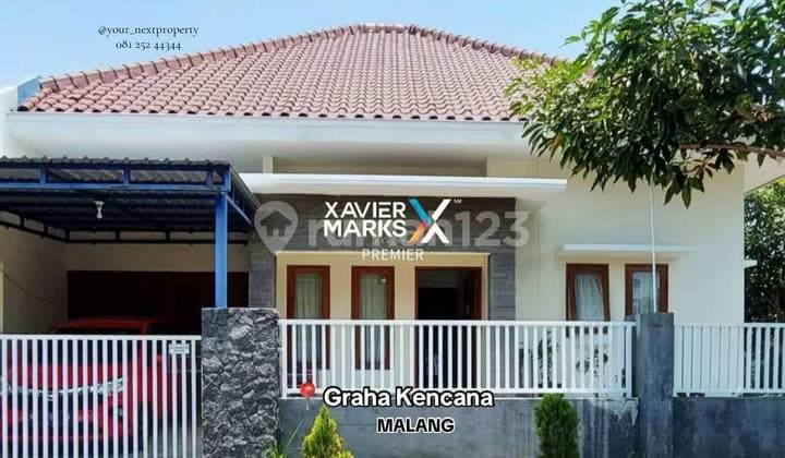 Rumah Modern Hook di Boulevard Graha Kencana, Blimbing Malang
