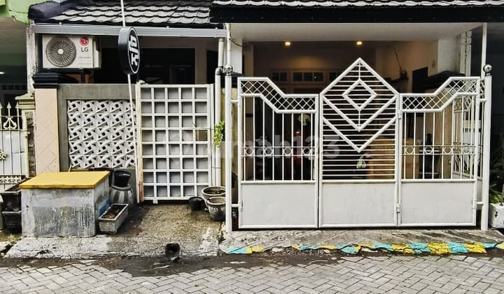 Rumah Semi Furnished di Perumahan Babatan Pilang Wiyung Surabaya