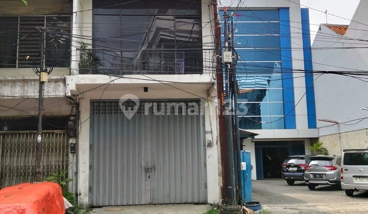 Dijual/Disewakan Ruko Siap Pakai di Jalan Bongkaran Surabaya
