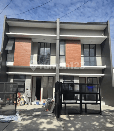 Rumah Modern Baru Gress Siap Huni Lokasi Baruk Utara Rungkut Surabaya Timur