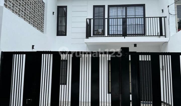 Dijual/Disewakan Rumah Semi Furnished Baru Renovasi di Green Mansion Regency Lontar Surabaya Barat