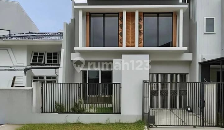 Rumah, 2 Lantai, SHM, di Intercon,