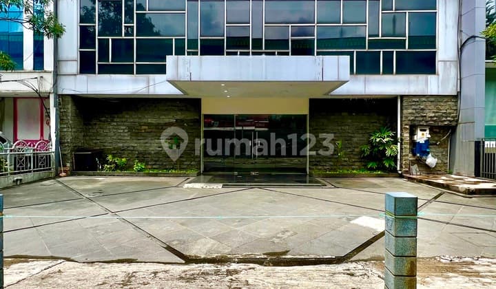 Dijual atau Disewakan Gedung Siap Pakai di Wolter Kebayoran Baru
