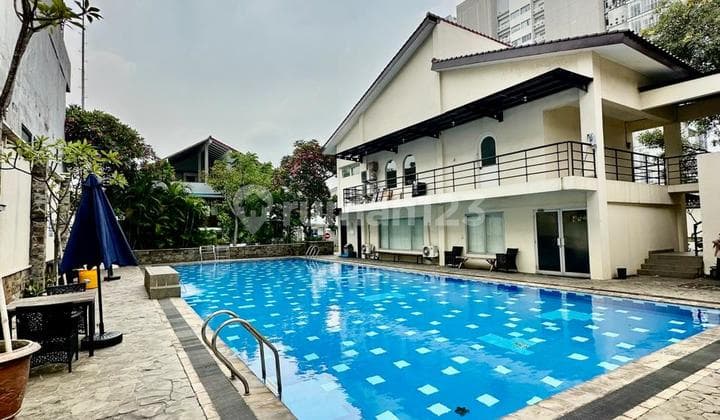Rumah 3 lantai di Kemang, Jakarta Selatan