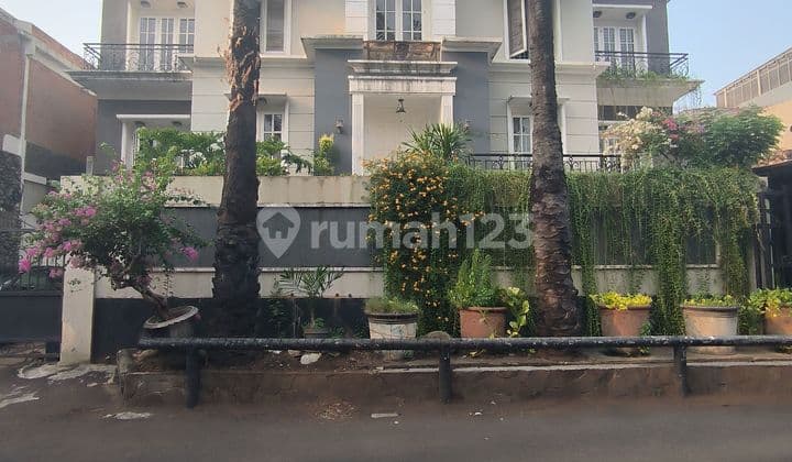 Jual cepat dua rumah dalam komplek cempaka putih jakarta pusat