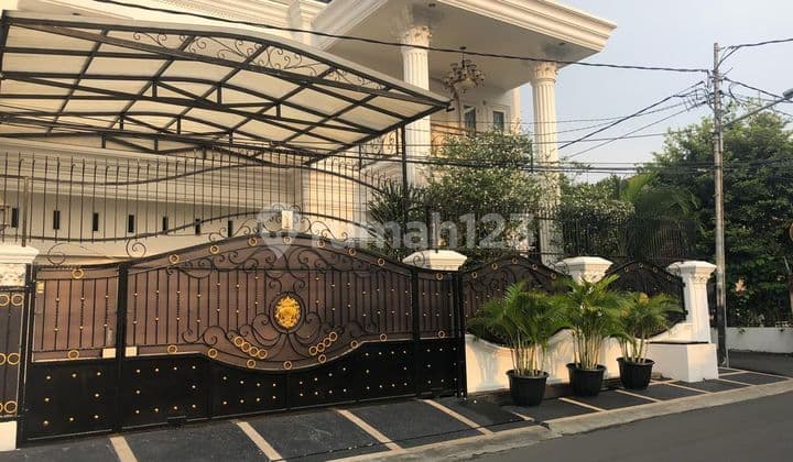 Selling Nice House Wide Road in Tebet South Jakarta