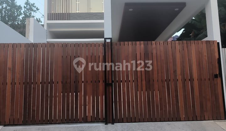 Jual Rumah Di Komplek Duren Sawit Dekat Tol Bintara Becak Kayu
