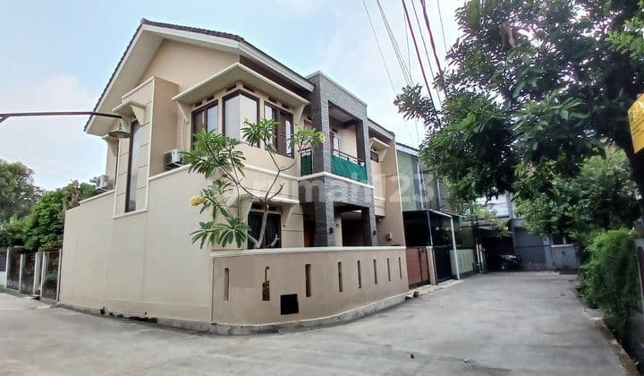 Jual Rumah Elegan Terawat Di Perumahan Jatiwarna Pondok Gede