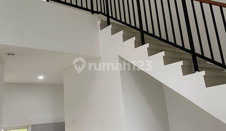 Rumah Cantik Samping Danau dan Summarecon di Harapan Indah