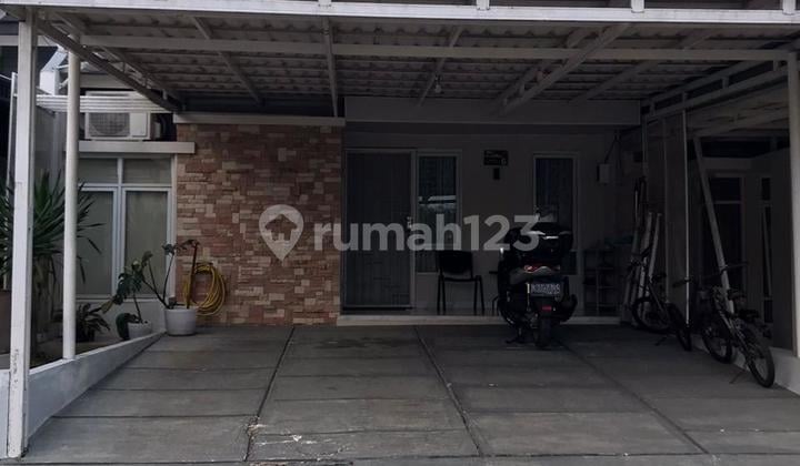 Rumah 2 Lantai Semi Furnished Dekat Tol di Spring Garden Bekasi