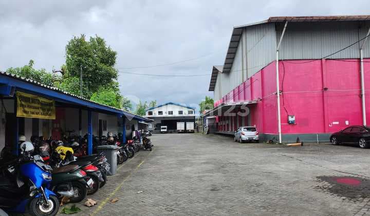 Gudang Luas Kapasitas Besar Tronton Masuk Lancaar Di Sewon Bantul Jogjakarta